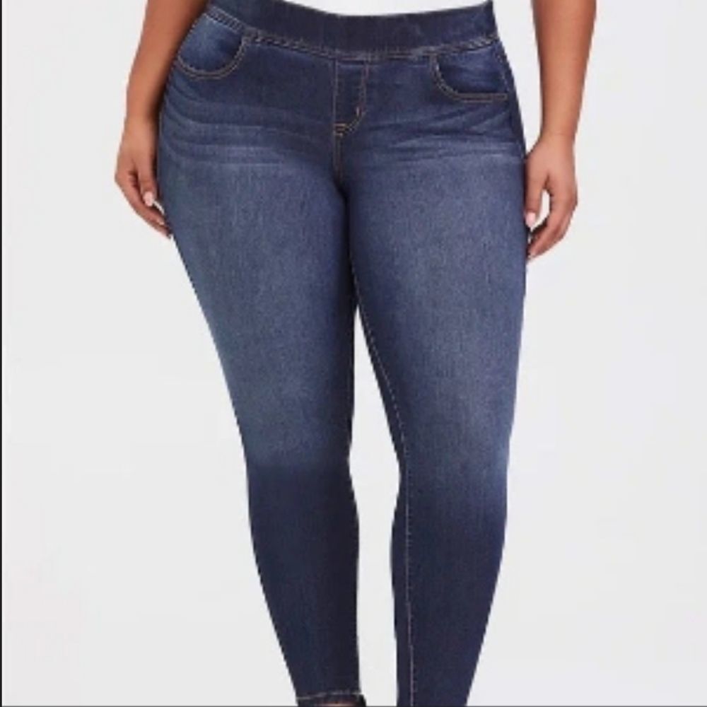 𝅺Torrid Pull On High Rise Lean Jeans